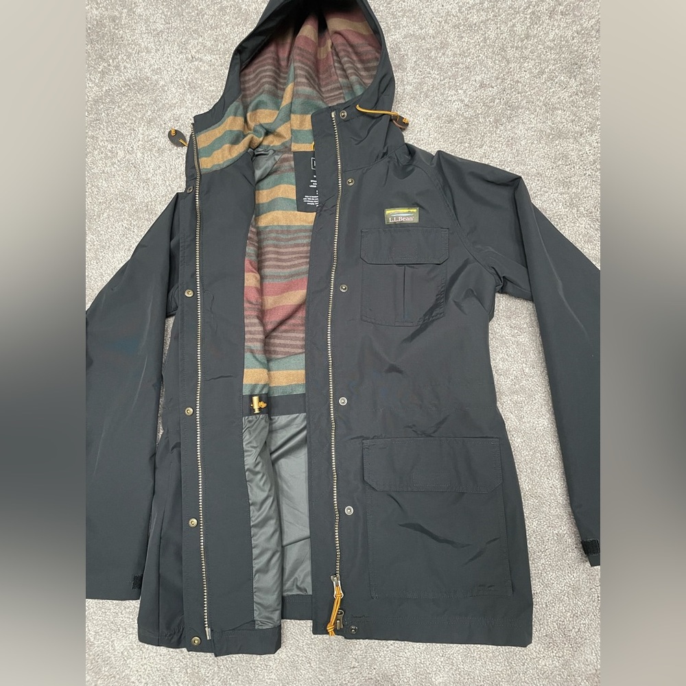 Women’s LL Bean Rain Coat- Black Size Small